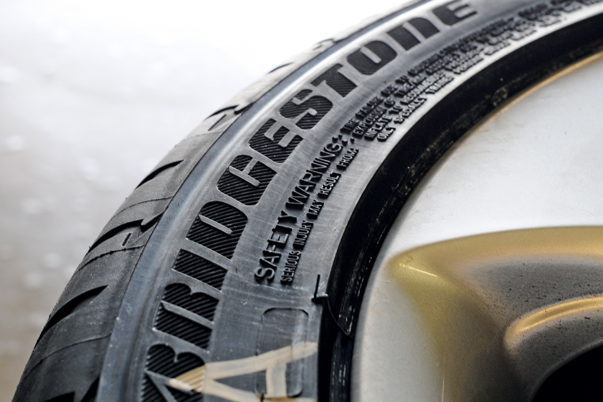 Bridgestone Potenza S001