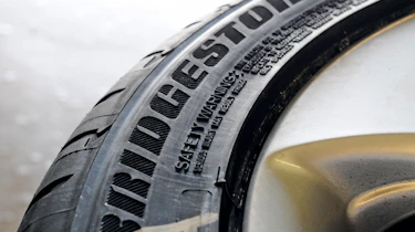 Bridgestone Potenza S001
