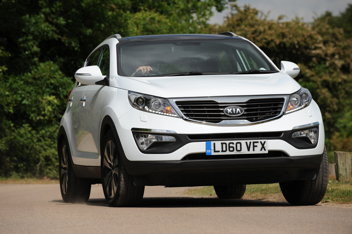 Kia Sportage front cornering