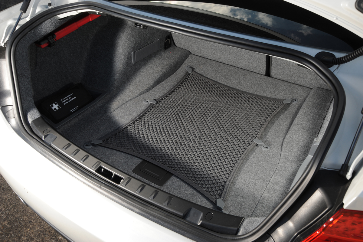 BMW 318i Coupe boot