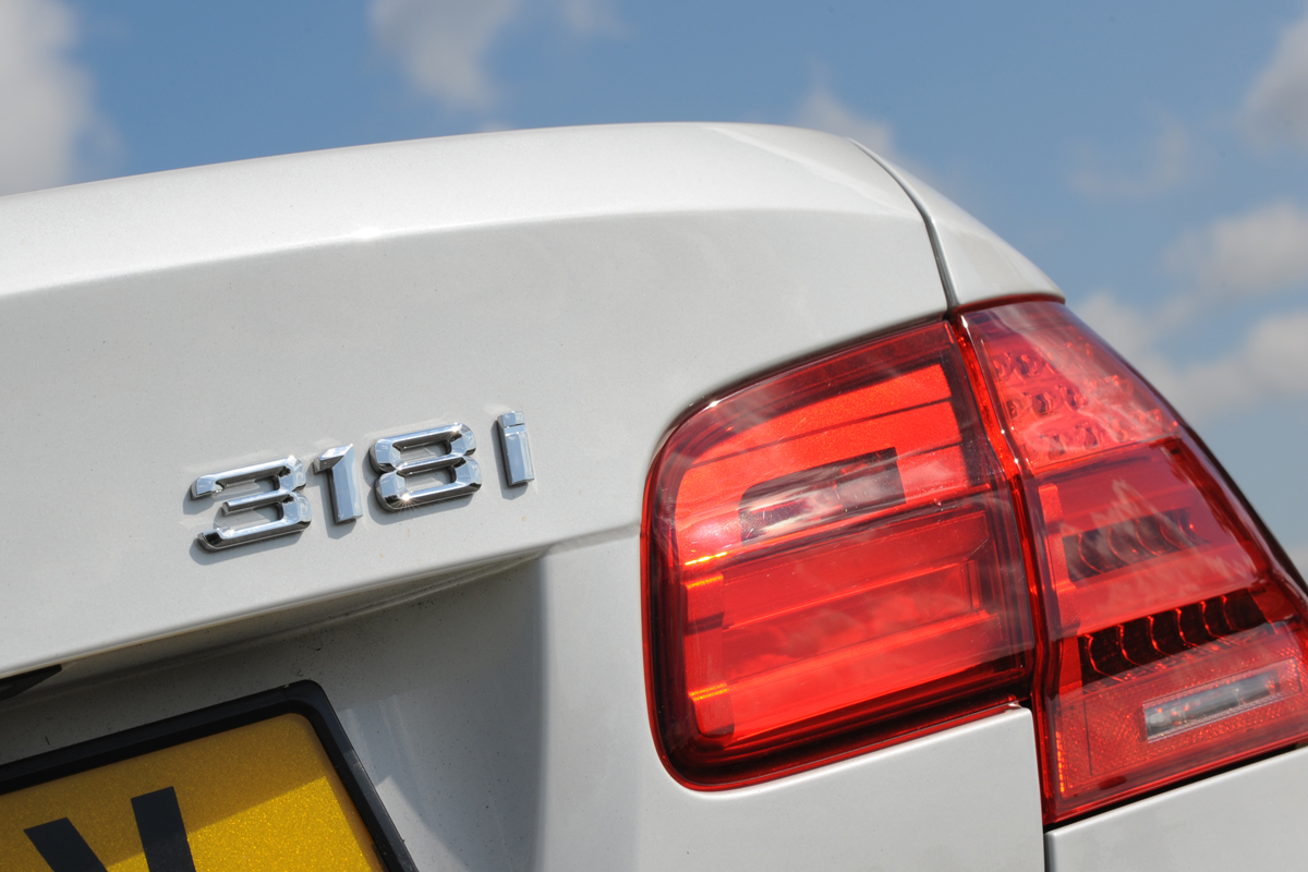 BMW 318i Coupe badge