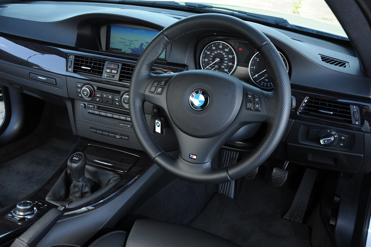BMW 318i Coupe dash