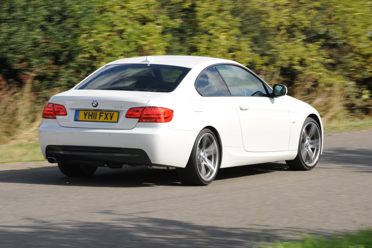 BMW 318i Coupe rear cornering
