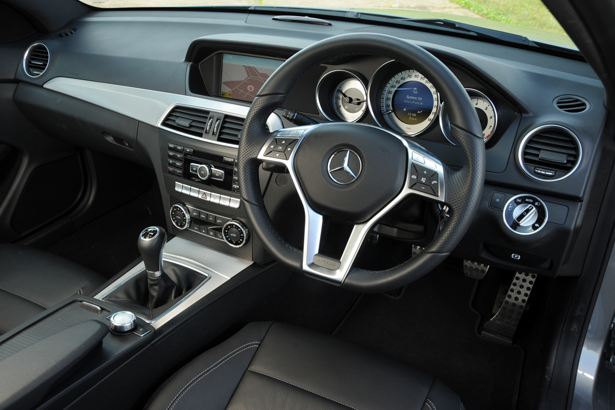 Mercedes C180 Coupe dash