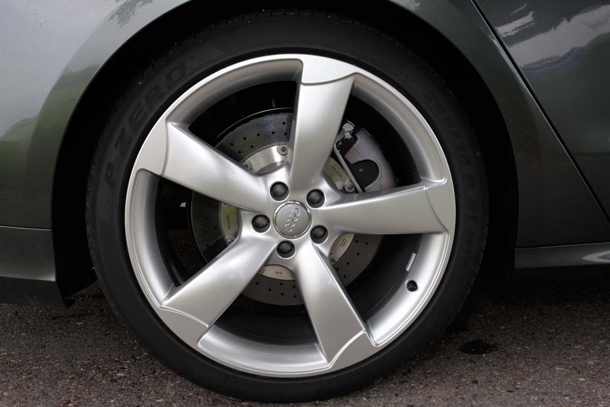 Audi S8 wheel