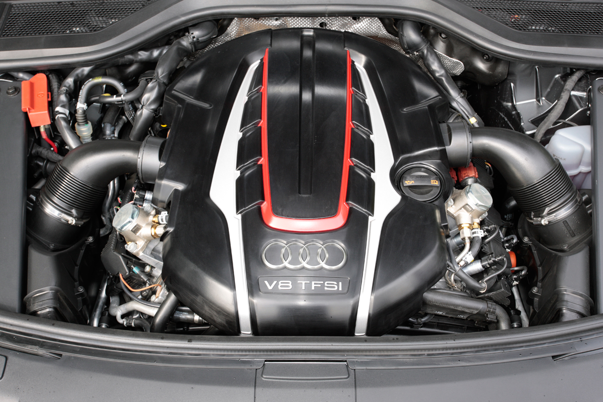 Audi S8 engine