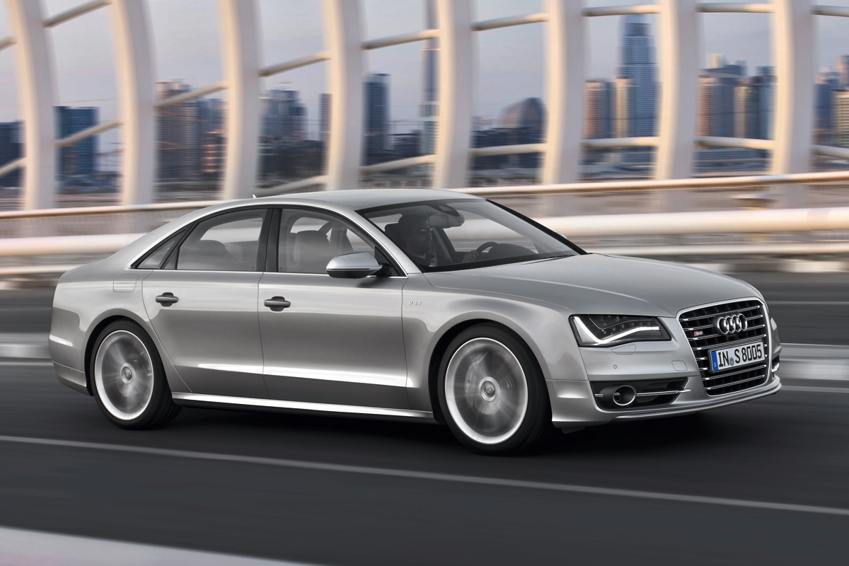 Audi S8 front tracking