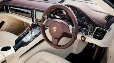 Porsche Panamera Diesel dash
