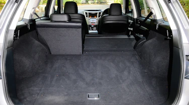 Subaru Outback 2.0D SE NavPlus boot
