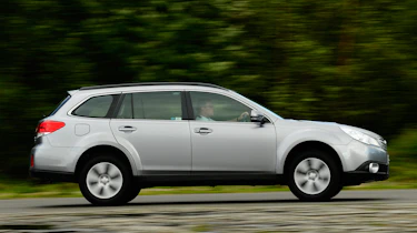 Subaru Outback 2.0D SE NavPlus panning