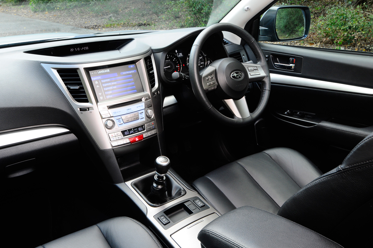 Subaru Outback 2.0D SE NavPlus dash