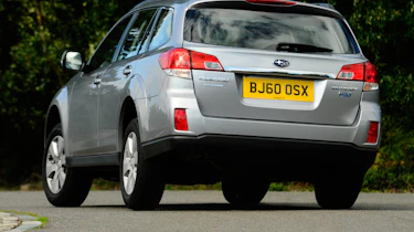 Subaru Outback 2.0D SE NavPlus rear cornering