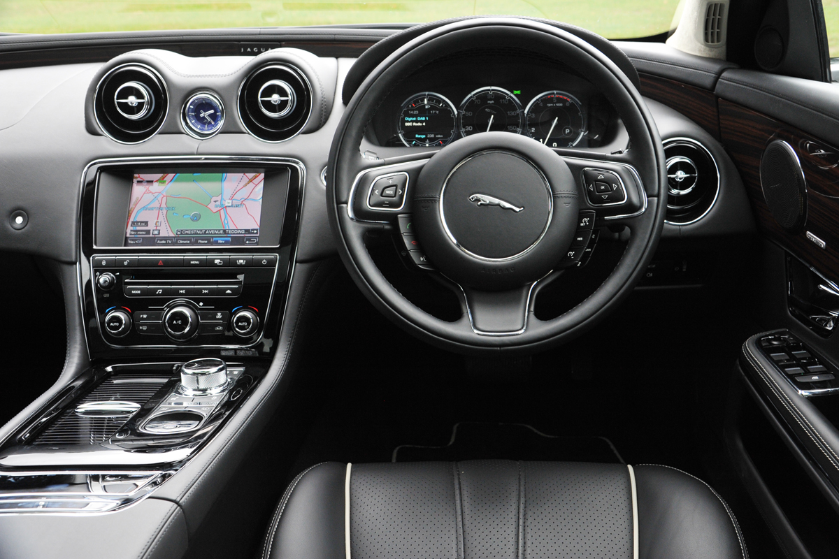 Jaguar XJ L dash
