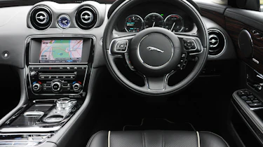 Jaguar XJ L dash