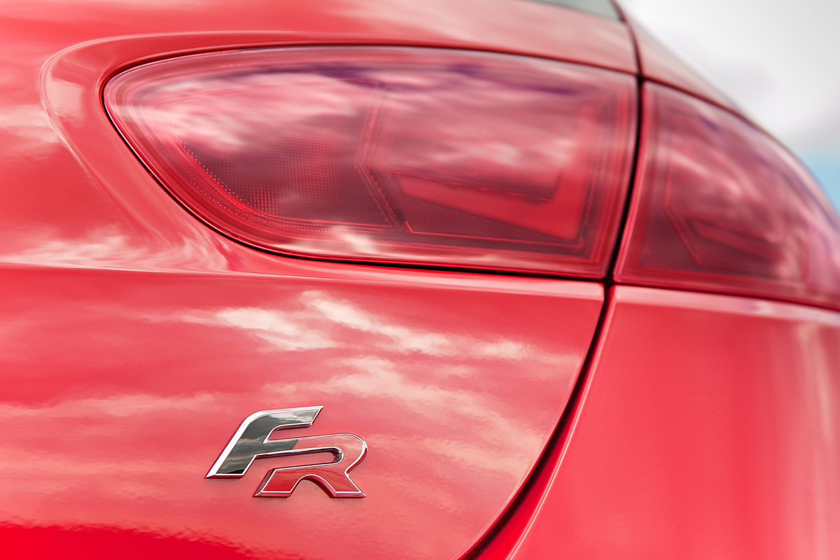 SEAT Leon FR+ badge