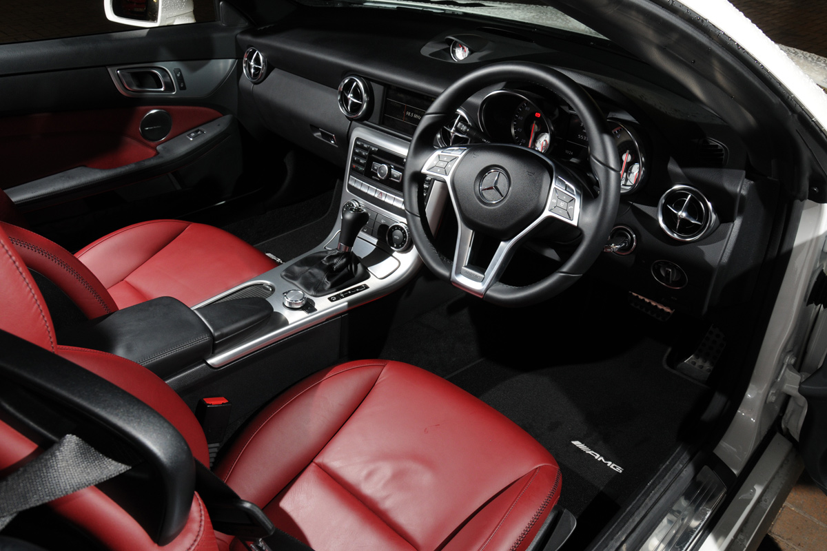 Mercedes SLK 250 dash