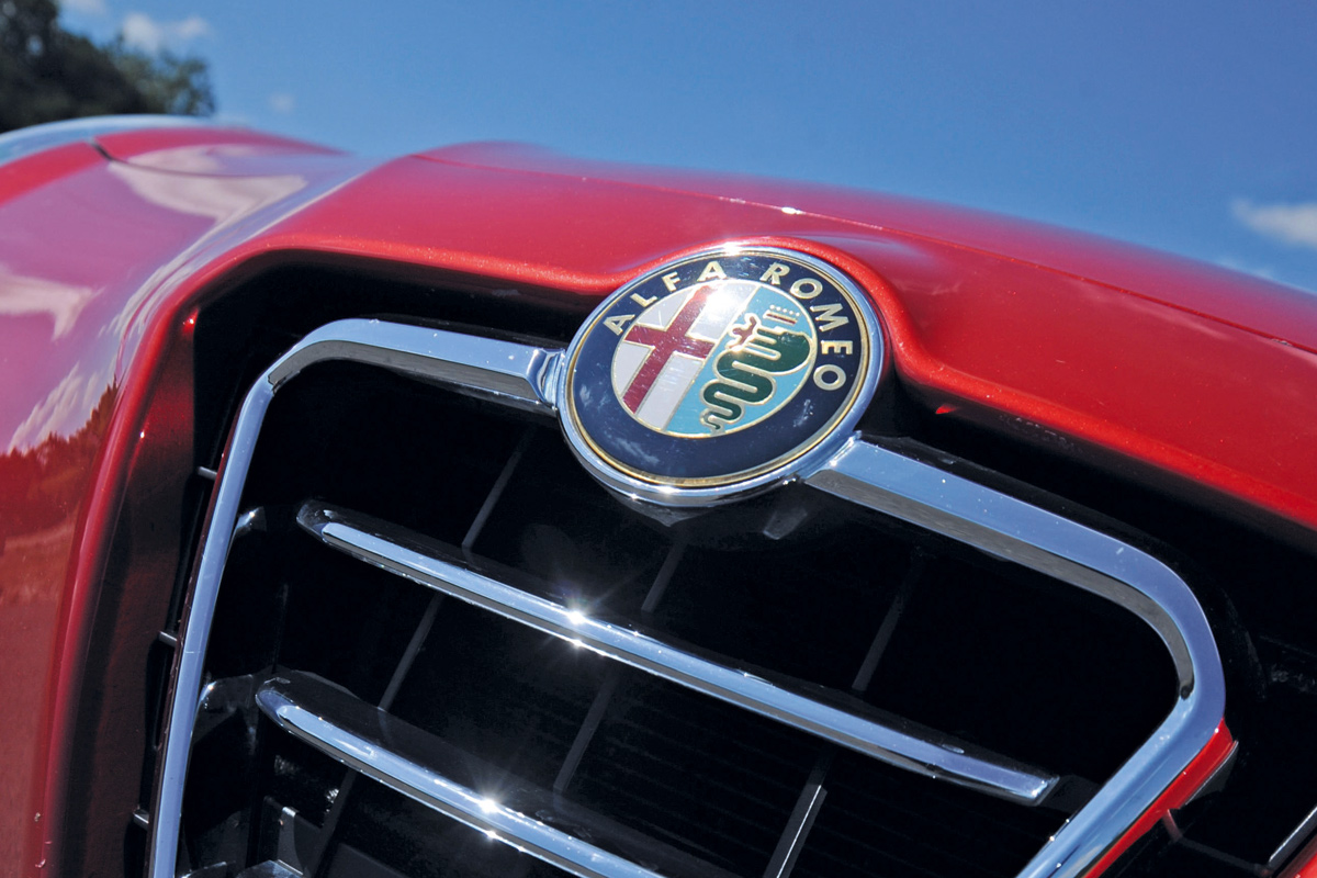 Alfa Romeo Giulietta badge