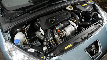 Peugeot 308 CC under the bonnet