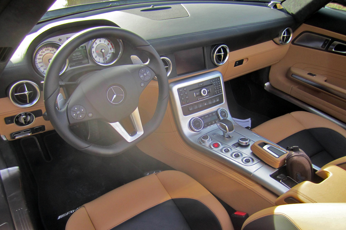 Mercedes SLS AMG Roadster dash