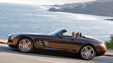 Mercedes SLS AMG Roadster panning