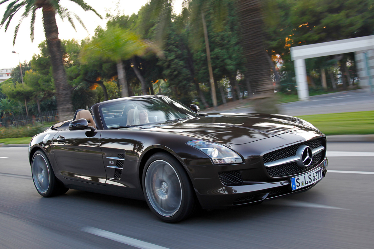 Mercedes SLS AMG Roadster panning