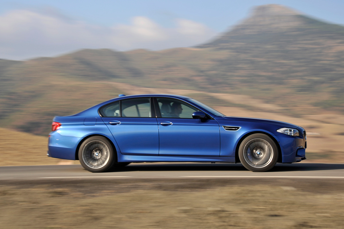 BMW M5 panning