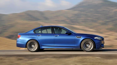BMW M5 panning