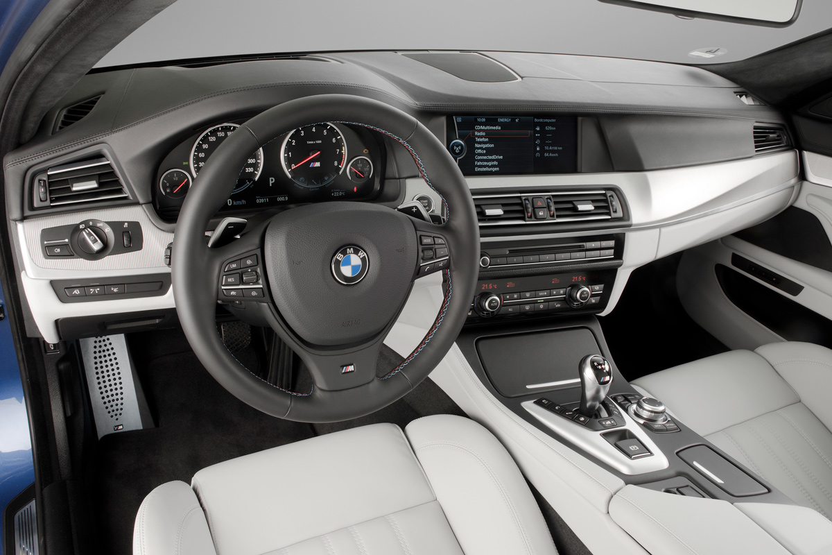 BMW M5 dash