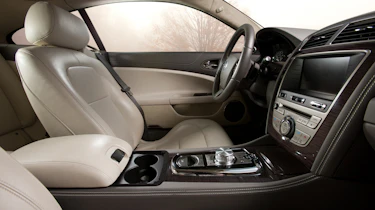 Jaguar XK Coupe dash (pre-facelift)