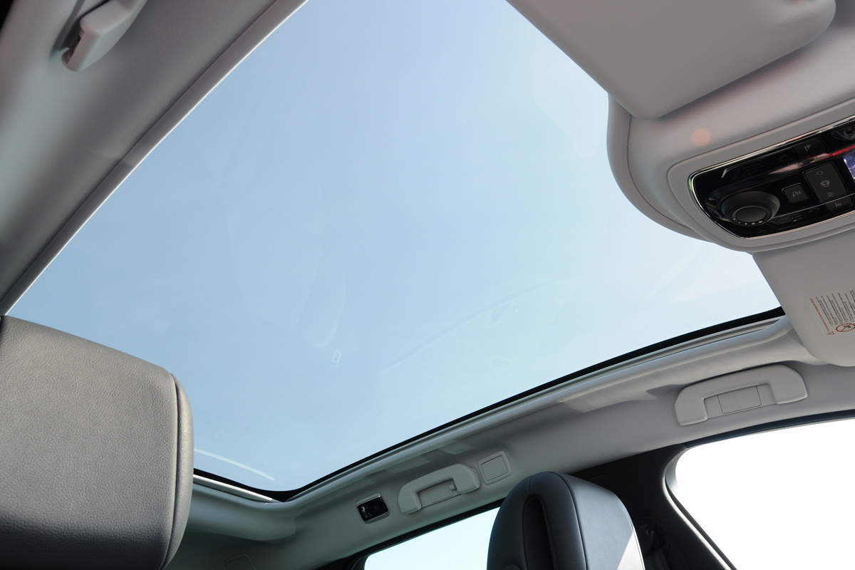 Peugeot 508 SW panoramic roof