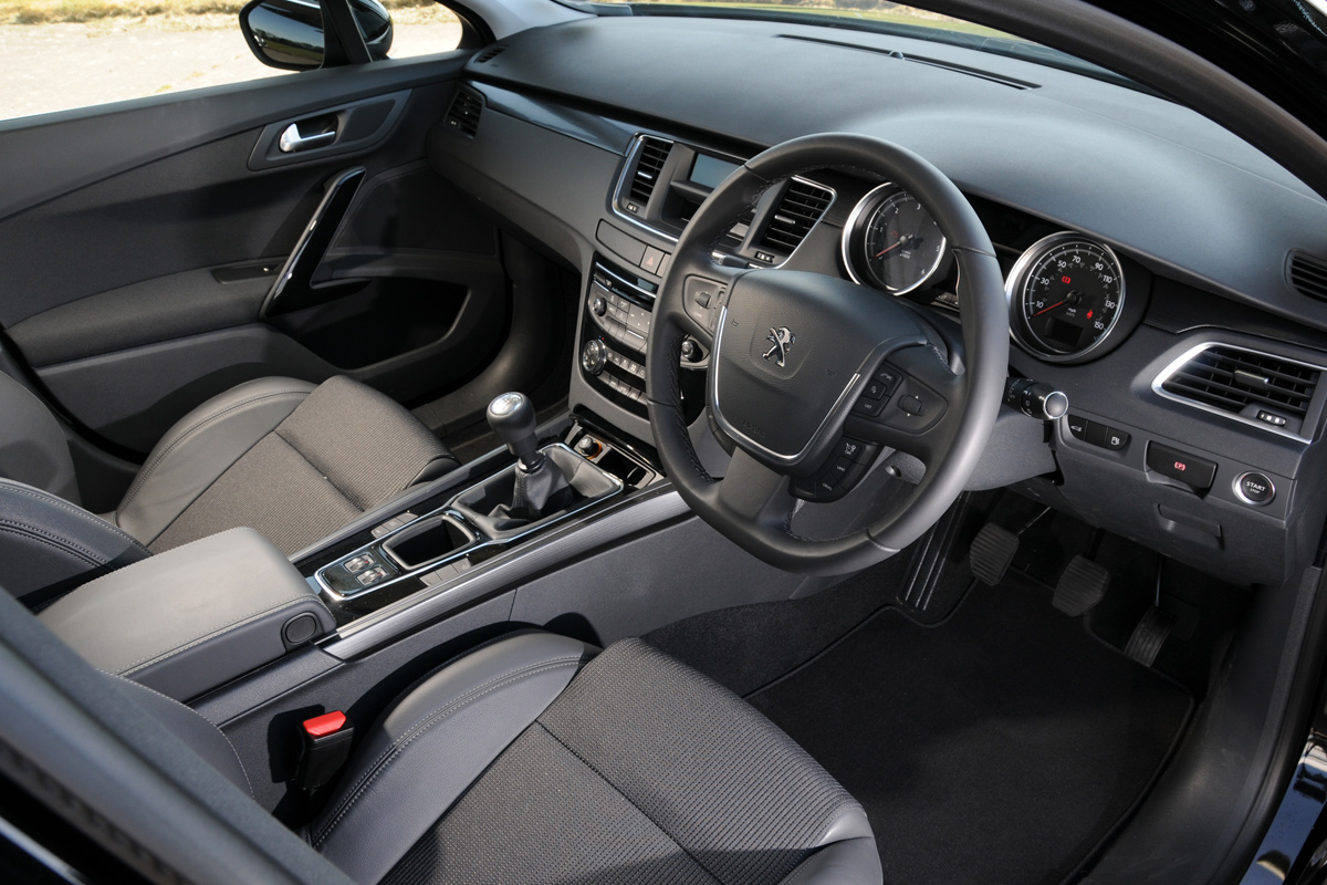 Peugeot 508 SW dash