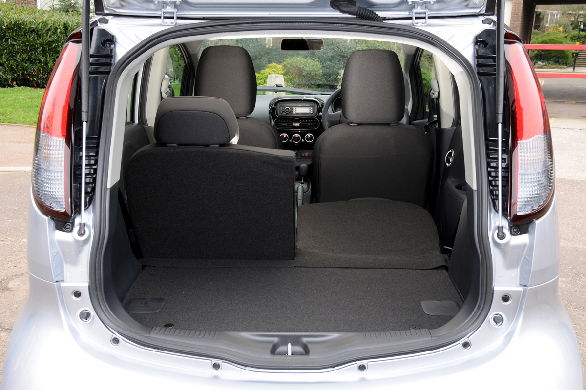 Peugeot iOn boot