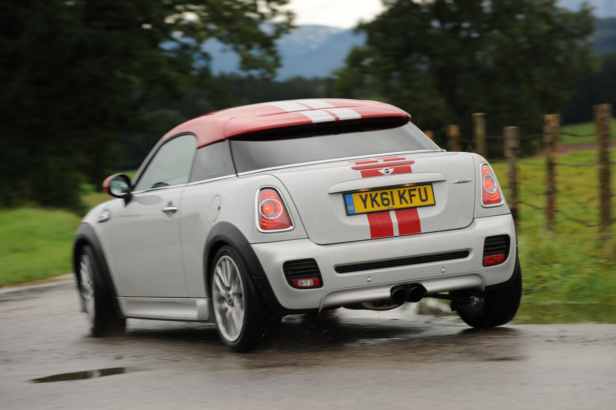 MINI Coupe JCW rear cornering