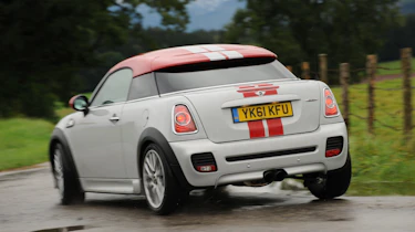 MINI Coupe JCW rear cornering
