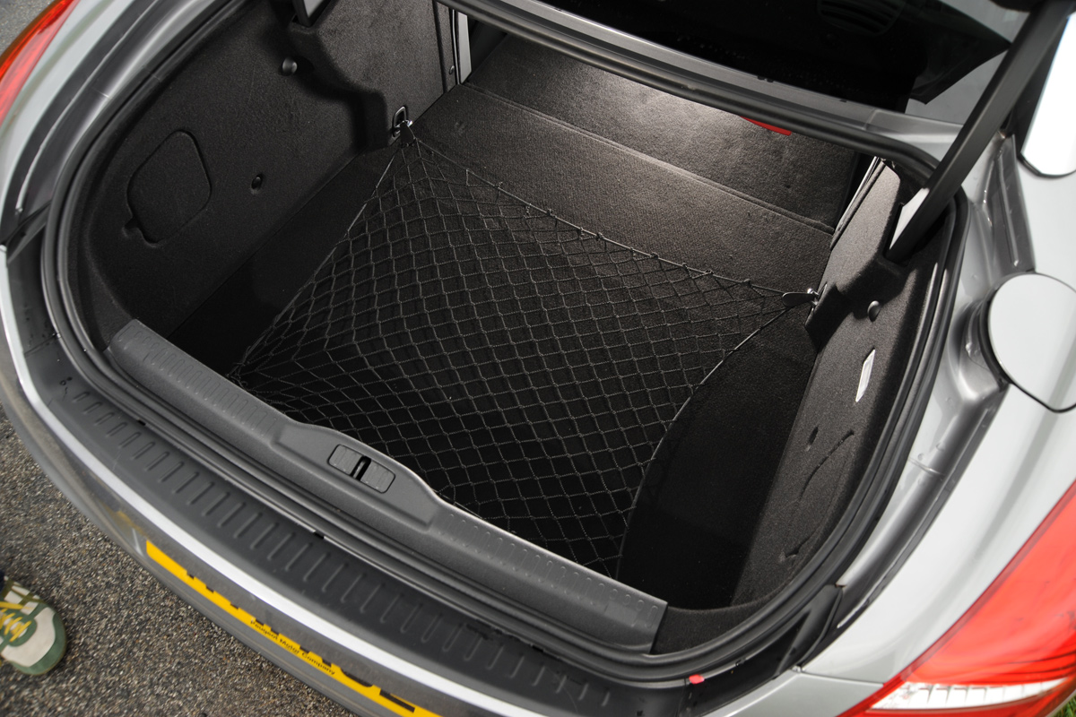 Peugeot RCZ 200THP GT boot