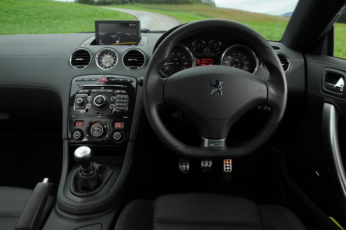 Peugeot RCZ 200THP GT dash