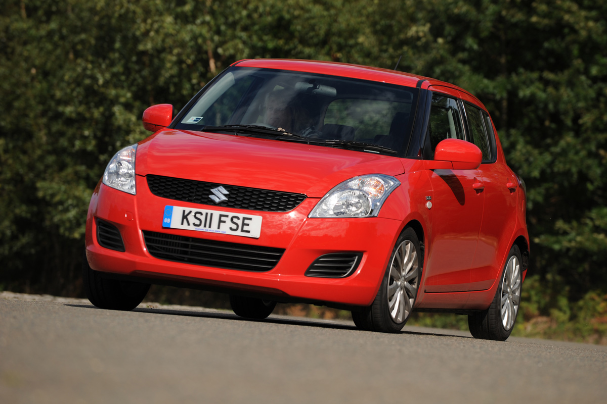 Suzuki Swift 1.3 DDIS front cornering