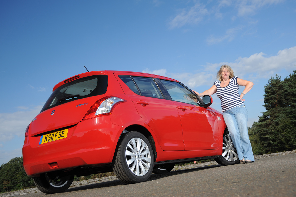 Suzuki Swift 1.3 DDIS rear three-quarters