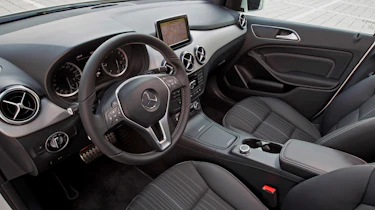 Mercedes B200 Sport dash