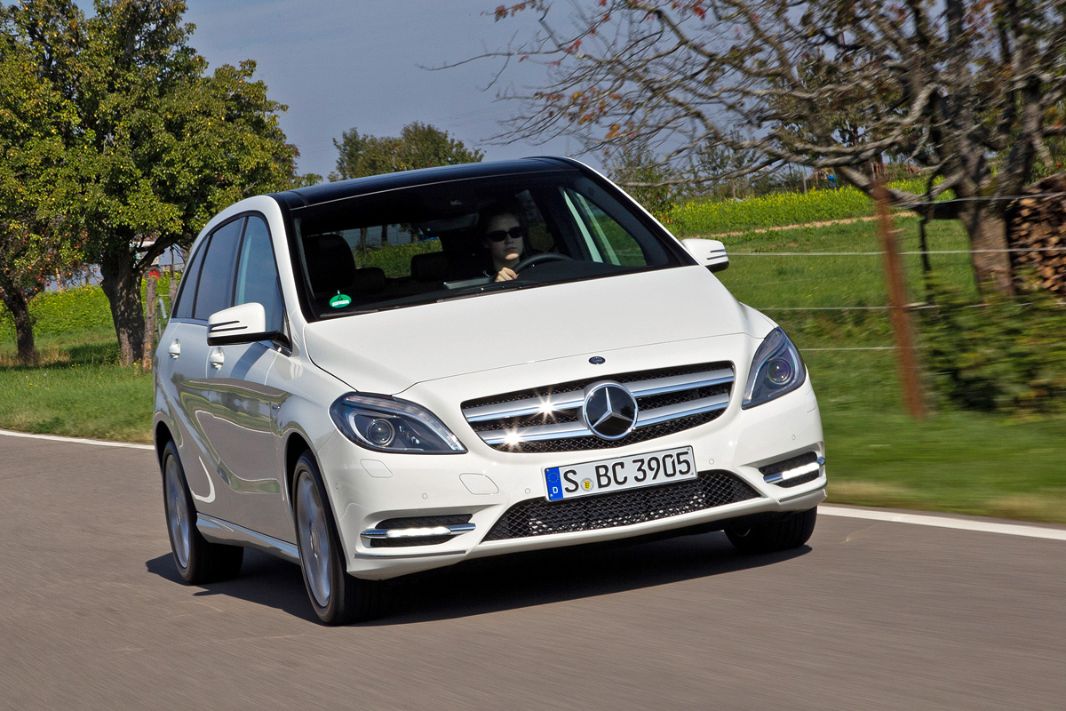 Mercedes B200 Sport front tracking