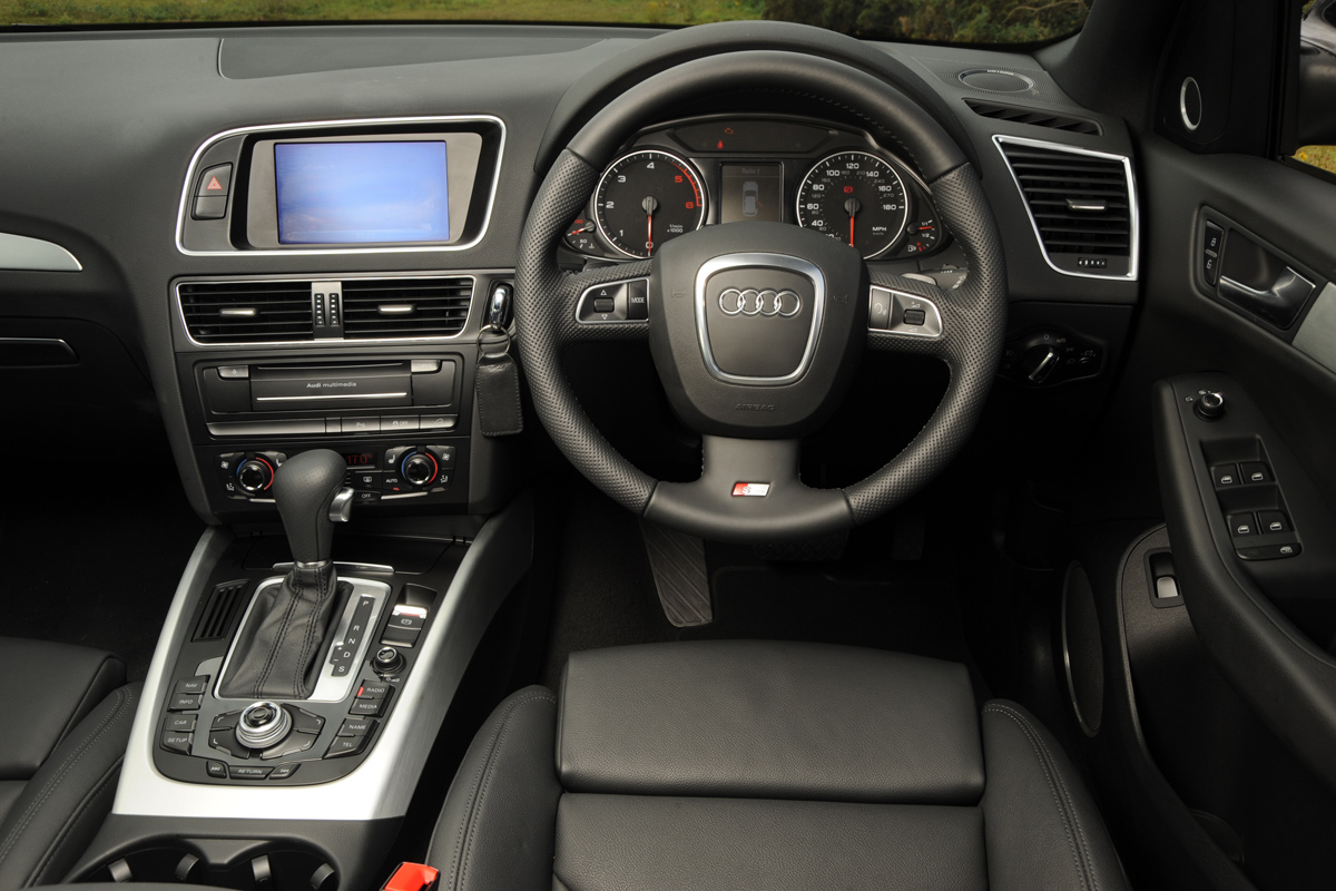 Audi Q5 TDI S line dash