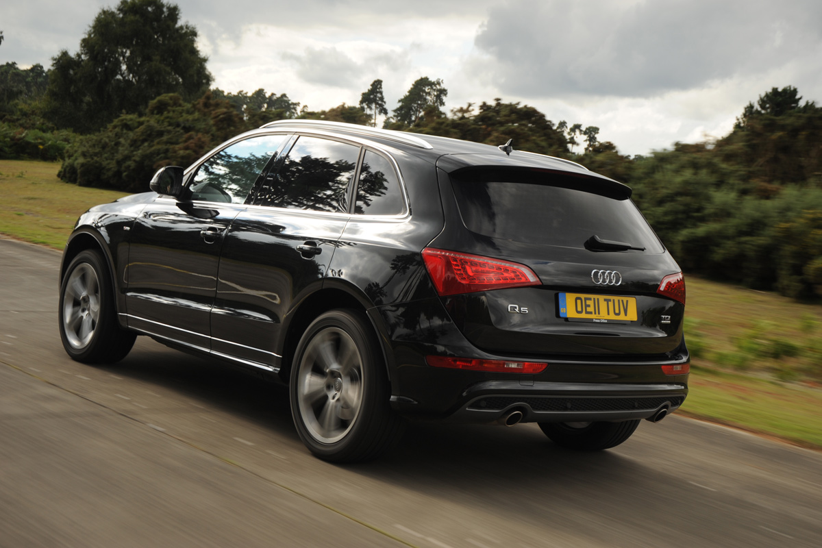 Audi Q5 TDI S line rear tracking