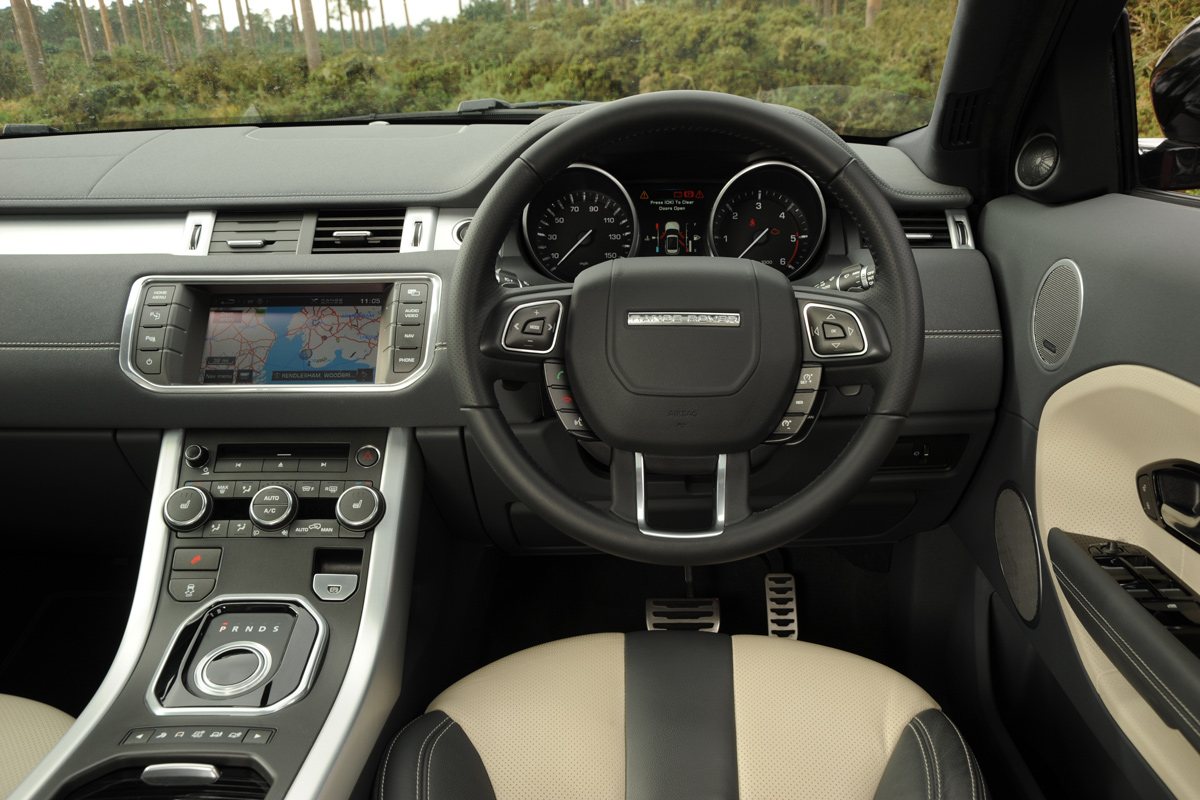 Range Rover Evoque SD4 Dynamic 5dr dash