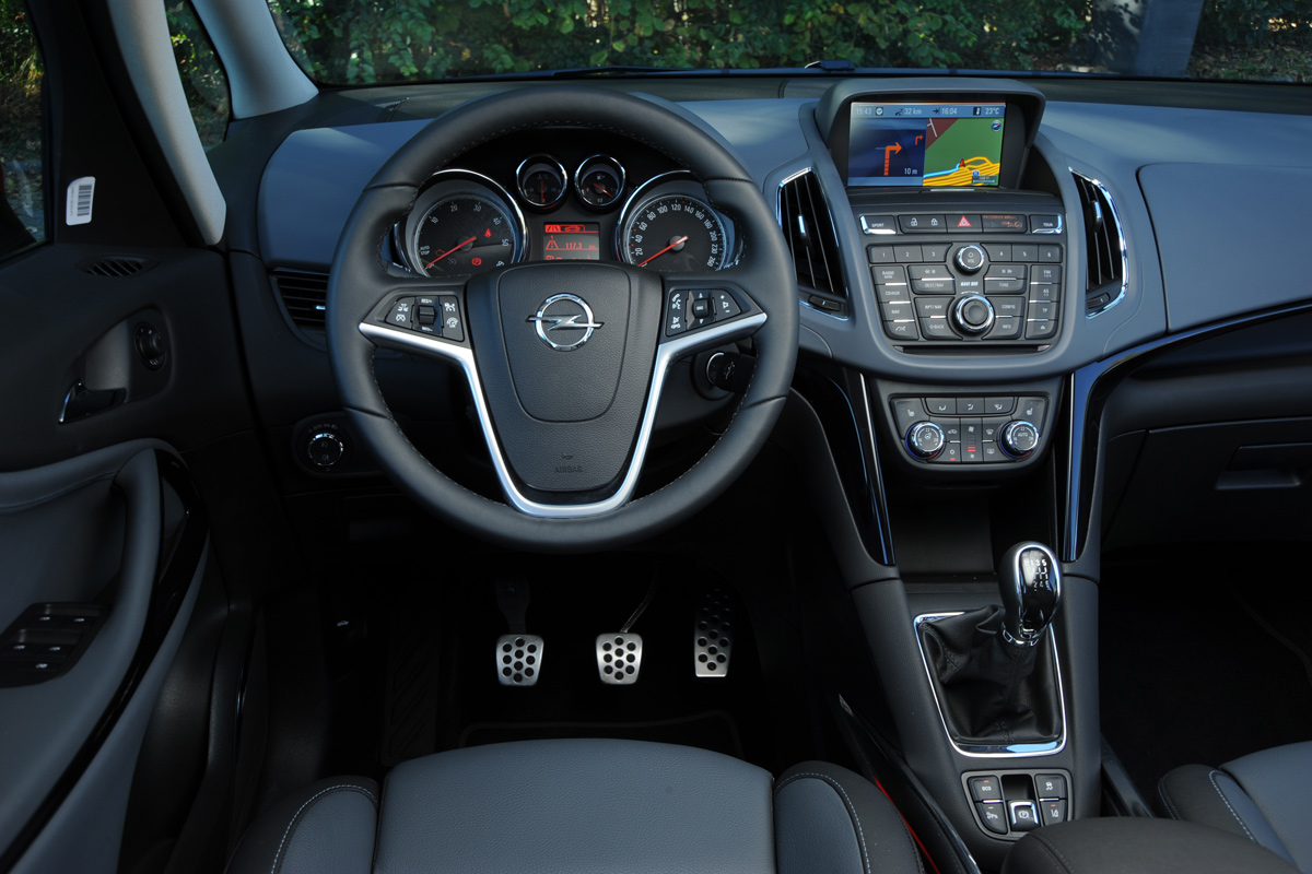 Vauxhall Zafira Tourer dash