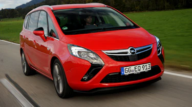 Vauxhall Zafira Tourer front tracking