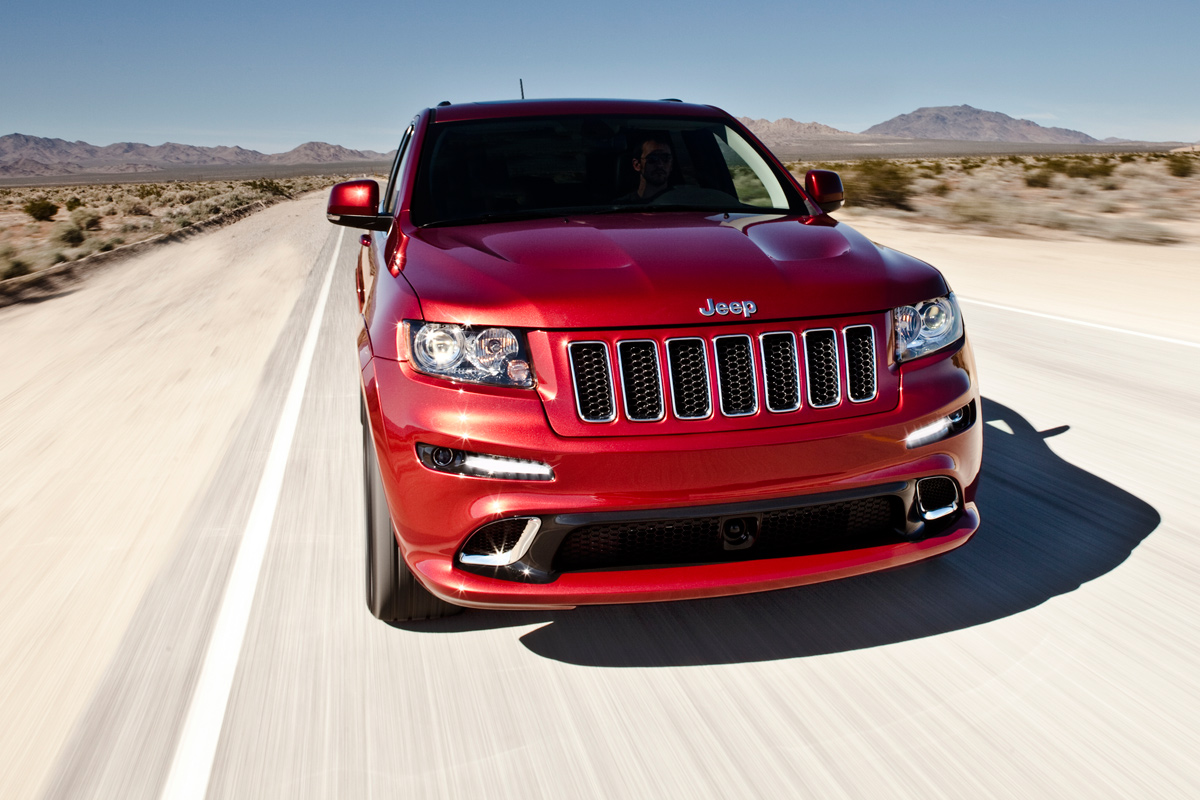 Jeep Grand Cherokee SRT8 front tracking