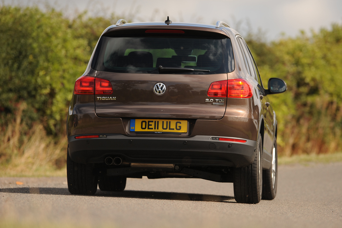 VW Tiguan 2.0 TDI 140 SE rear cornering