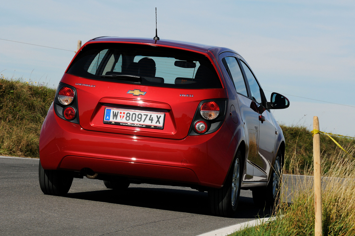 Chevrolet Aveo 1.3 VDCi Eco rear cornering