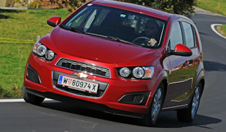Chevrolet Aveo 1.3 VDCi Eco front cornering