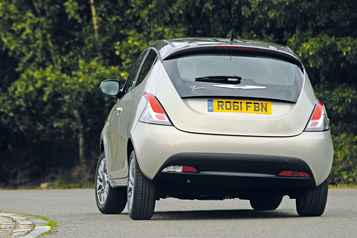 Chrysler Ypsilon TwinAir rear cornering